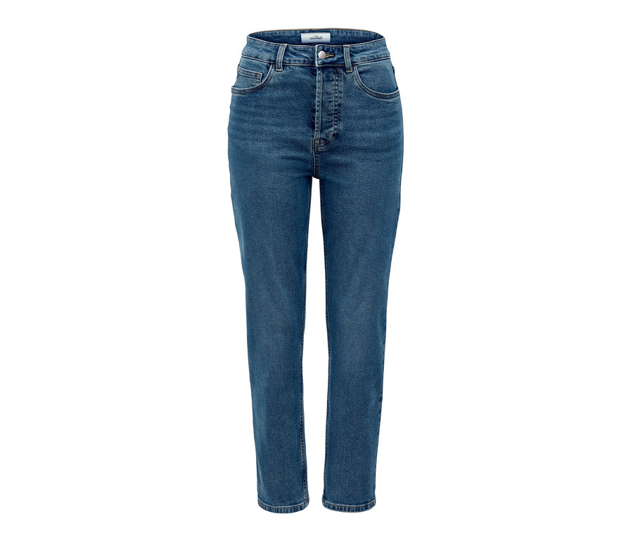 Blaue Mom-Jeans.