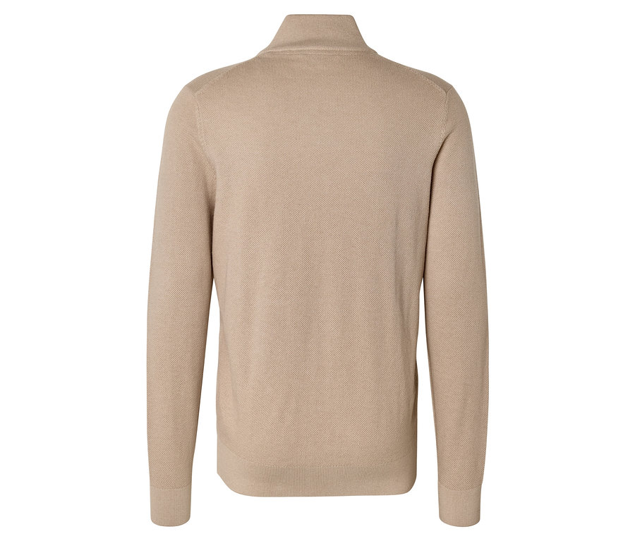 Rückansicht eines hellbraunen Strickpullovers mit Stehkragen und Reißverschluss.
