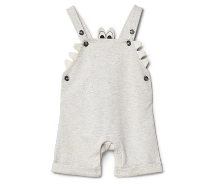 Heller Baby-Jumpsuit mit Trägern, Knöpfen und Krokodil-Design.