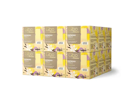 Mehrere Qbo by Tchibo Espresso Vanilla Kapselpackungen, Limited Edition, gestapelt.