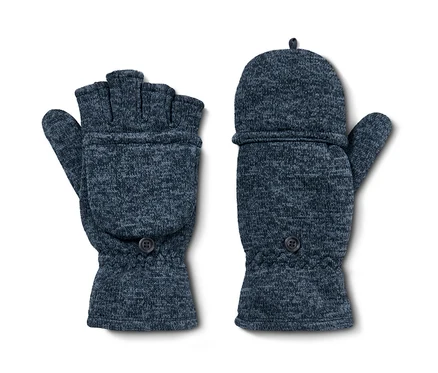 Zwei blaue Strickfleece-Klappfäustlinge liegen nebeneinander.