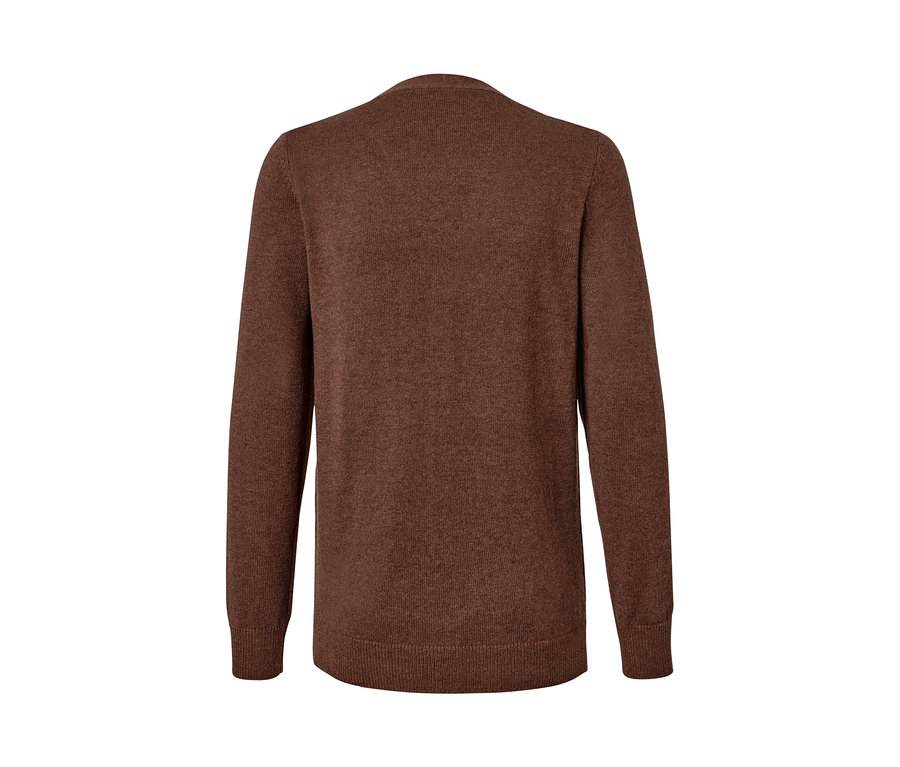 Detailansicht eines braunen Cardigans.