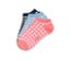 Drei Paar Sneakersocken mit Karomuster in Dunkelblau, Hellblau und Koralle.
