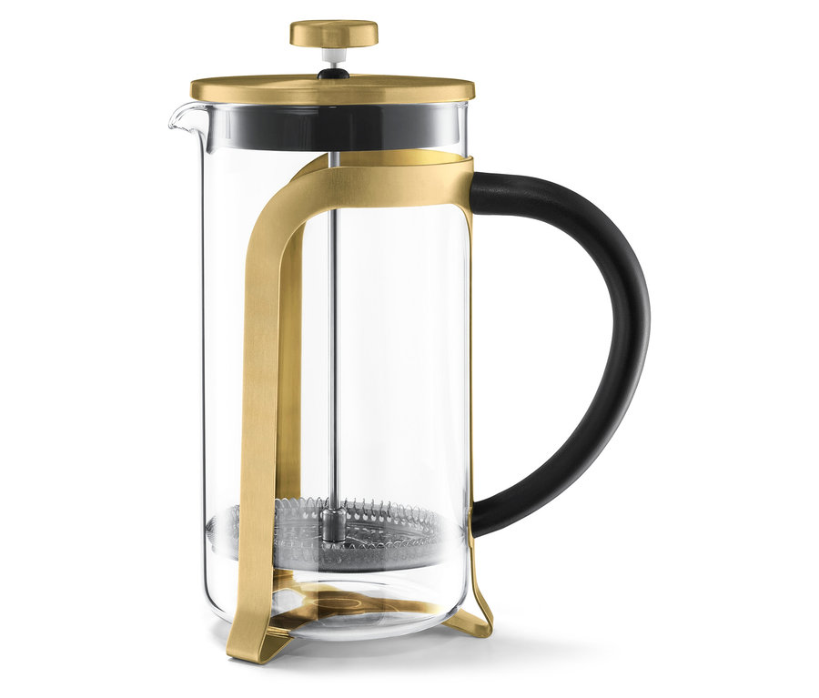 Eine Siebstempelkanne, goldfarben, mit 800 ml Fassungsvermögen für 6 Tassen und einem schwarzen Griff steht vor einem weißen Hintergrund.