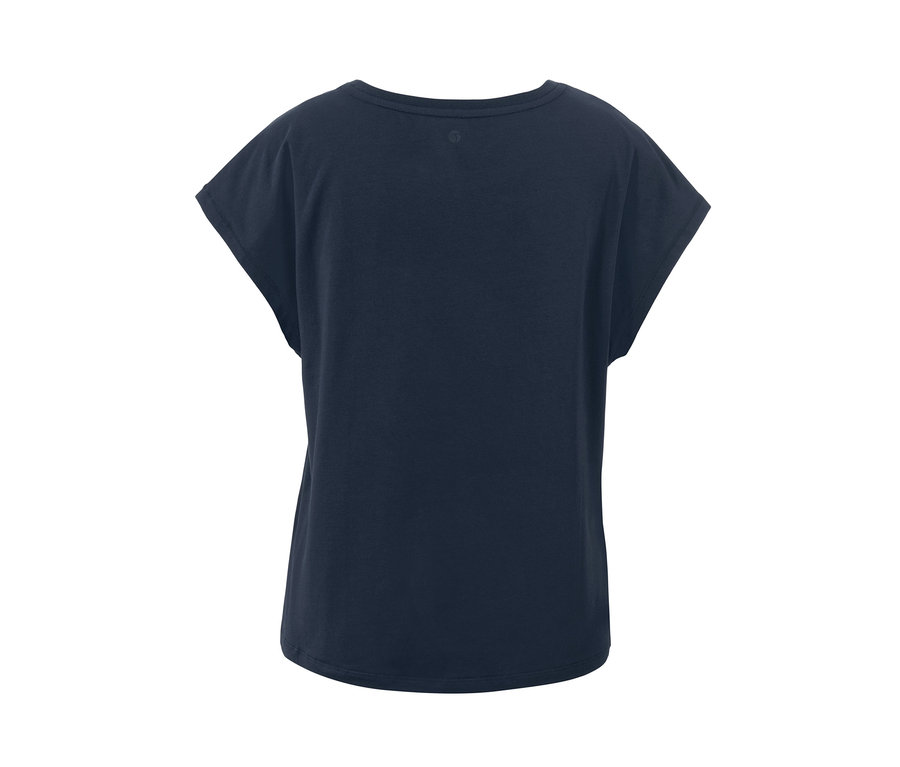 Detailansicht eines dunkelblauen Sportshirts.