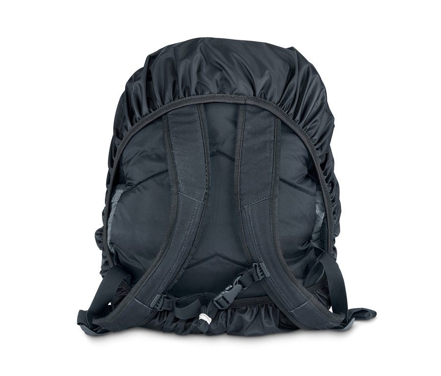 Schwarze Rucksack-Regenschutzhülle über einem Rucksack.