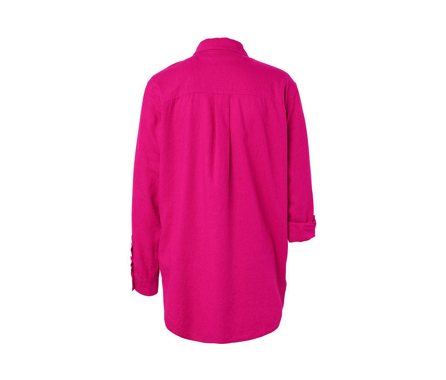 Rückansicht einer langen Leinenbluse in Pink.