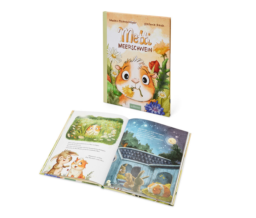 Ein aufgeschlagenes Buch mit Illustrationen und im Hintergrund das Buch "Metti Meerschwein".
