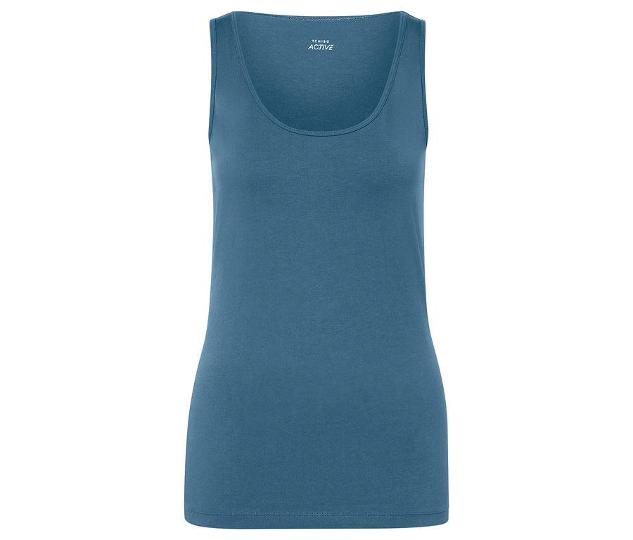 Blaues Tanktop auf weißem Hintergrund.