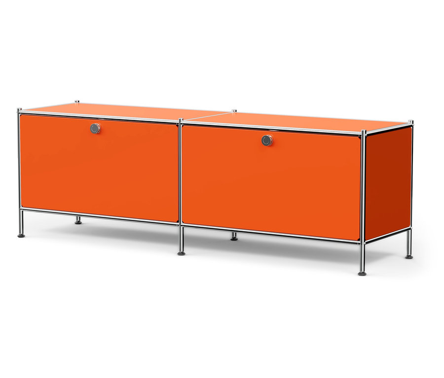 Orangefarbenes Metall-Lowboard »CN3« mit 2 Klappenfächern.