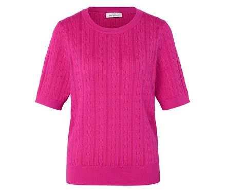 Ein pinkfarbener Strickpullover mit kurzen Ärmeln.