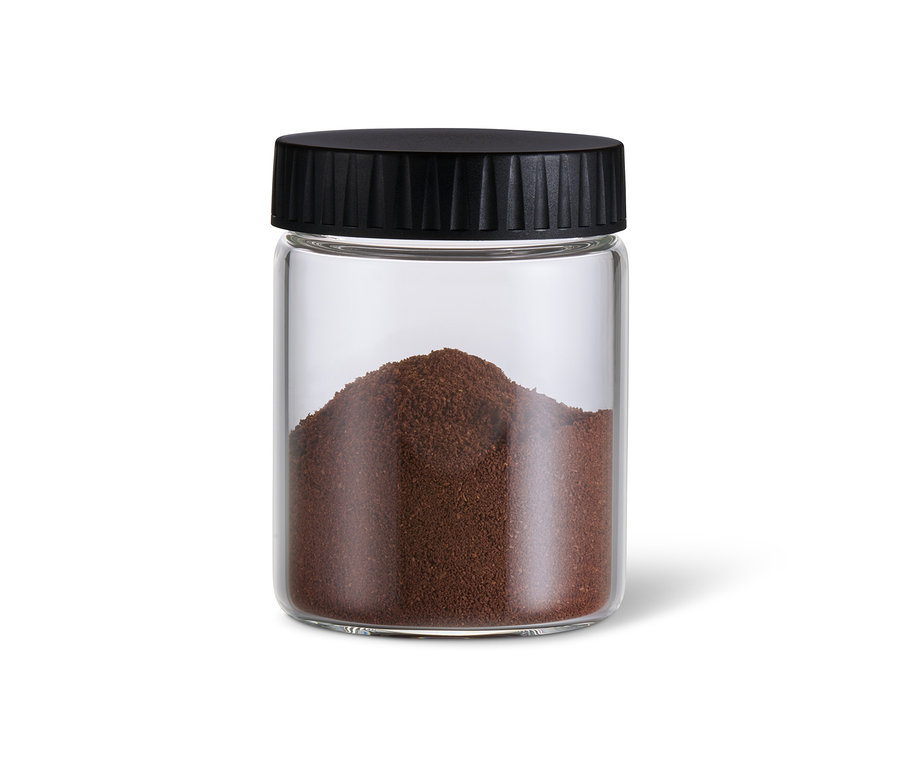 Gemahlener Kaffee in Akku-Kaffeemühle.