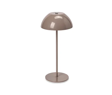 Beige LED-Akku-Tischleuchte mit kuppelförmigem Schirm, schlankem Stiel und rundem Fuß.