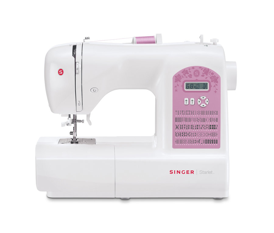 Weiße SINGER® Computer-Nähmaschine »Starlet 6699« mit rosa Blumendruck.