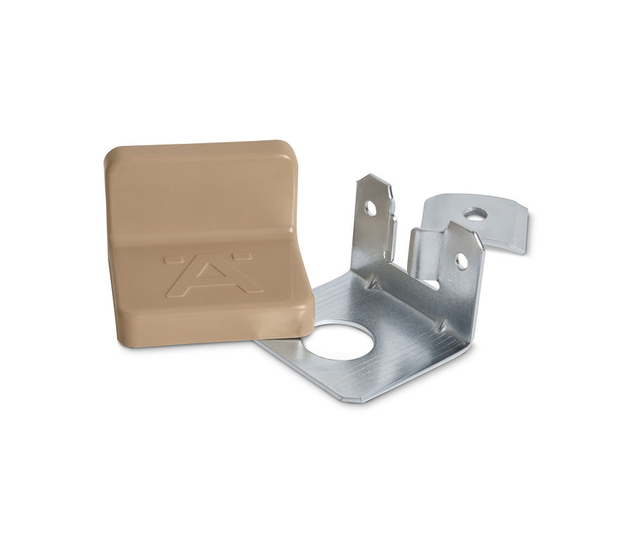 Eine braune Plastikabdeckung und eine silberne Metallhalterung.