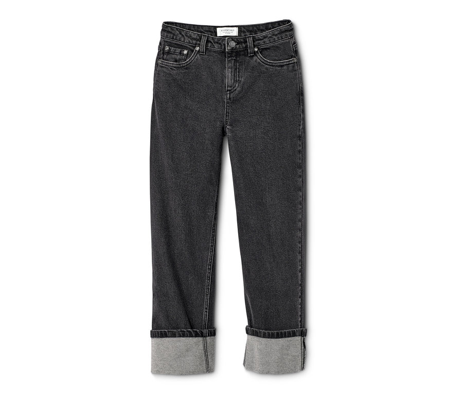 Eine schwarze Bootcut-Jeans auf weißem Hintergrund.