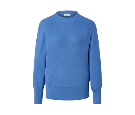 Blauer Feinstrickpullover.