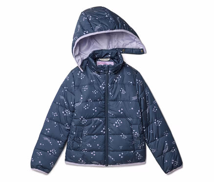 Marineblaue, gesteppte Jacke mit Kapuze und lila Futter, verziert mit Sternschnuppen und Sternen.