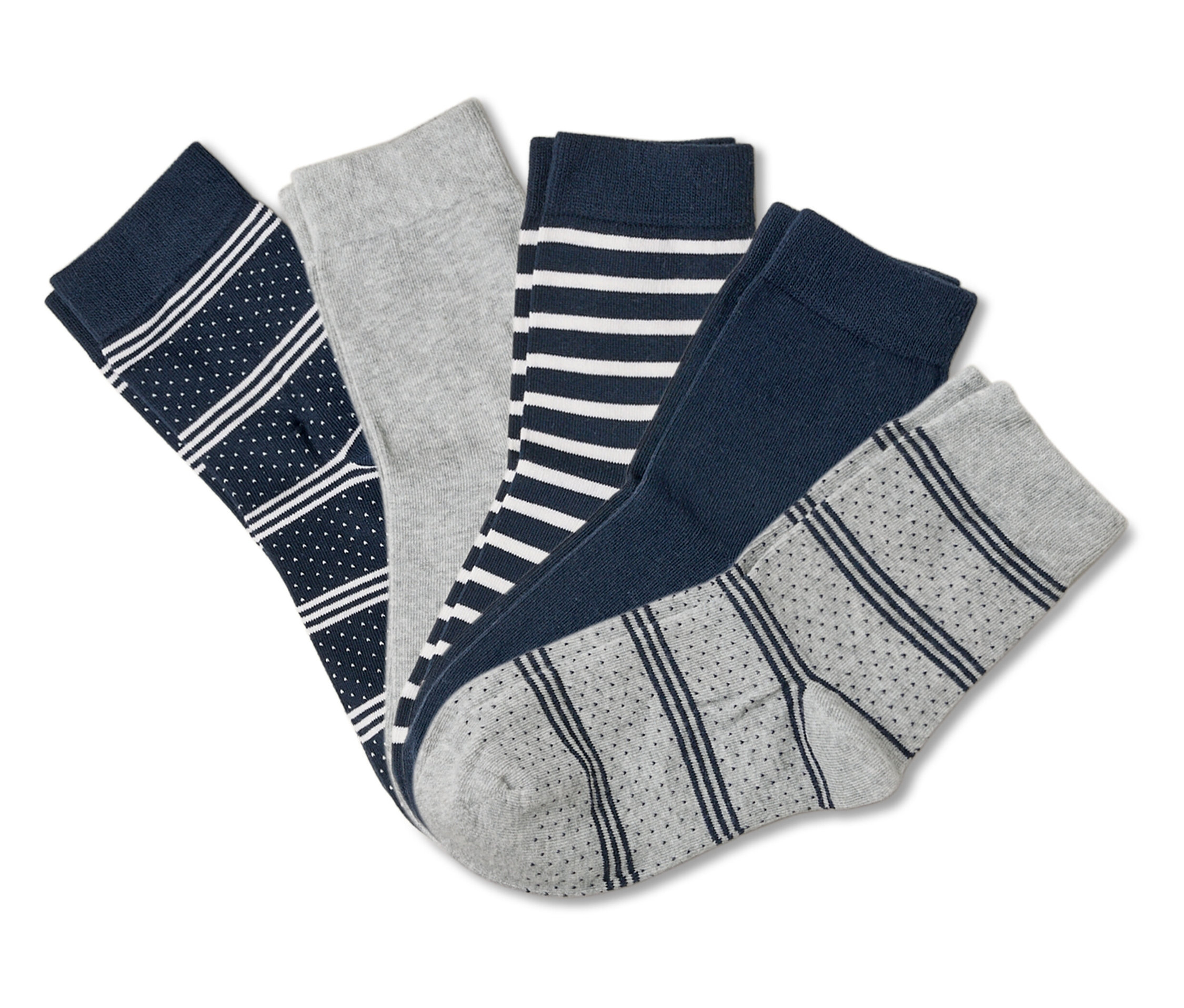 Fünf Socken in verschiedenen Designs liegen auf einem weißen Hintergrund.