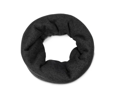 Dunkelgrauer, gestrickter Schlauchschal mit flauschigem Innenfutter, auf weißem Hintergrund.