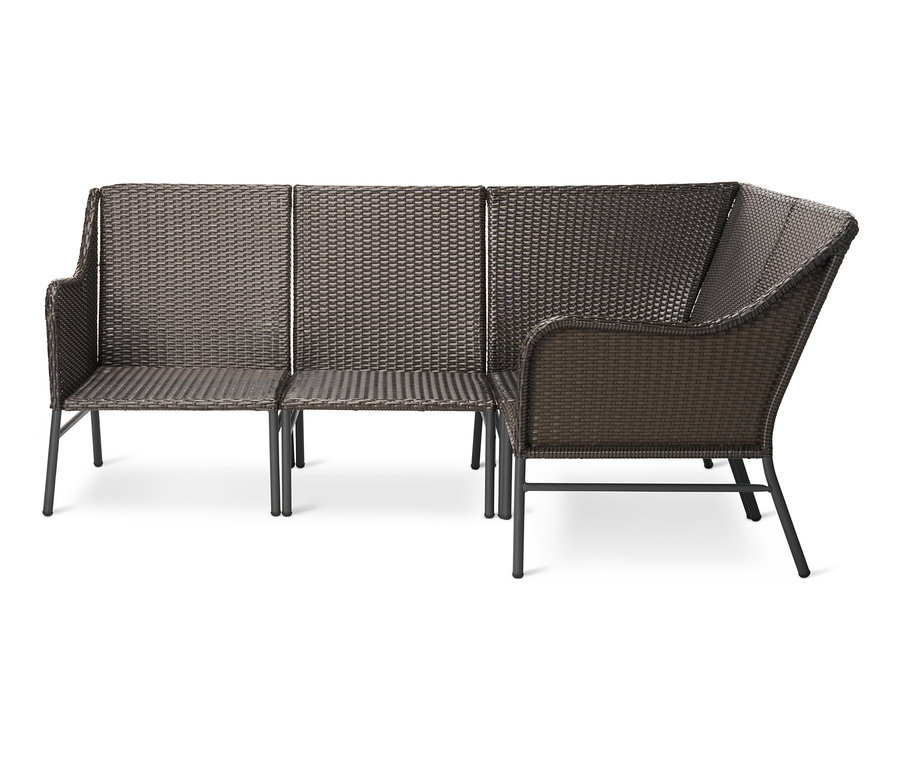 Loungeecke mit Polyrattangeflecht.