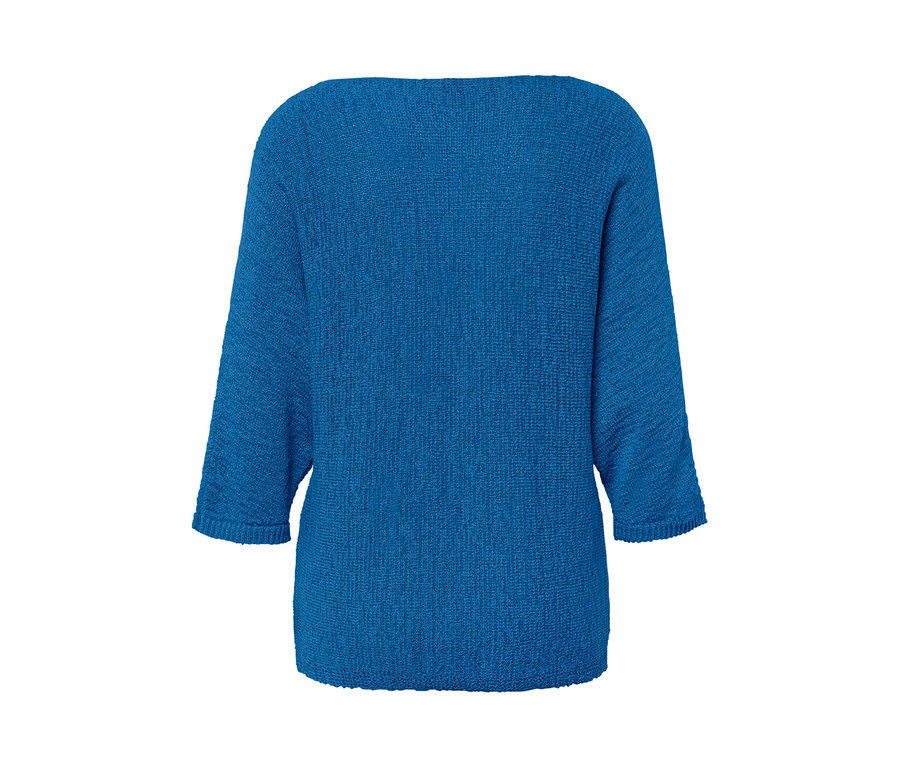 Blauer sommerlicher Strickpullover aus Bändchengarn.