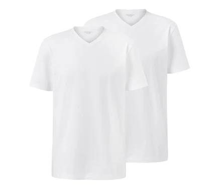 Zwei weiße T-Shirts mit V-Ausschnitt liegen übereinander.