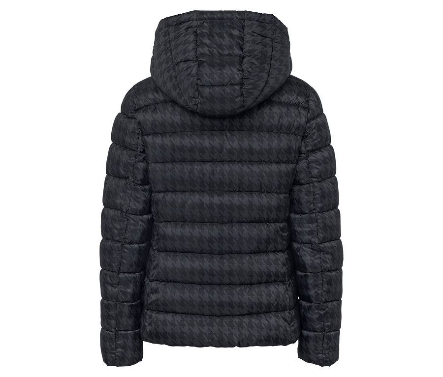 Rückansicht einer schwarzen Daunenjacke mit Kapuze und Hahnentrittmuster.