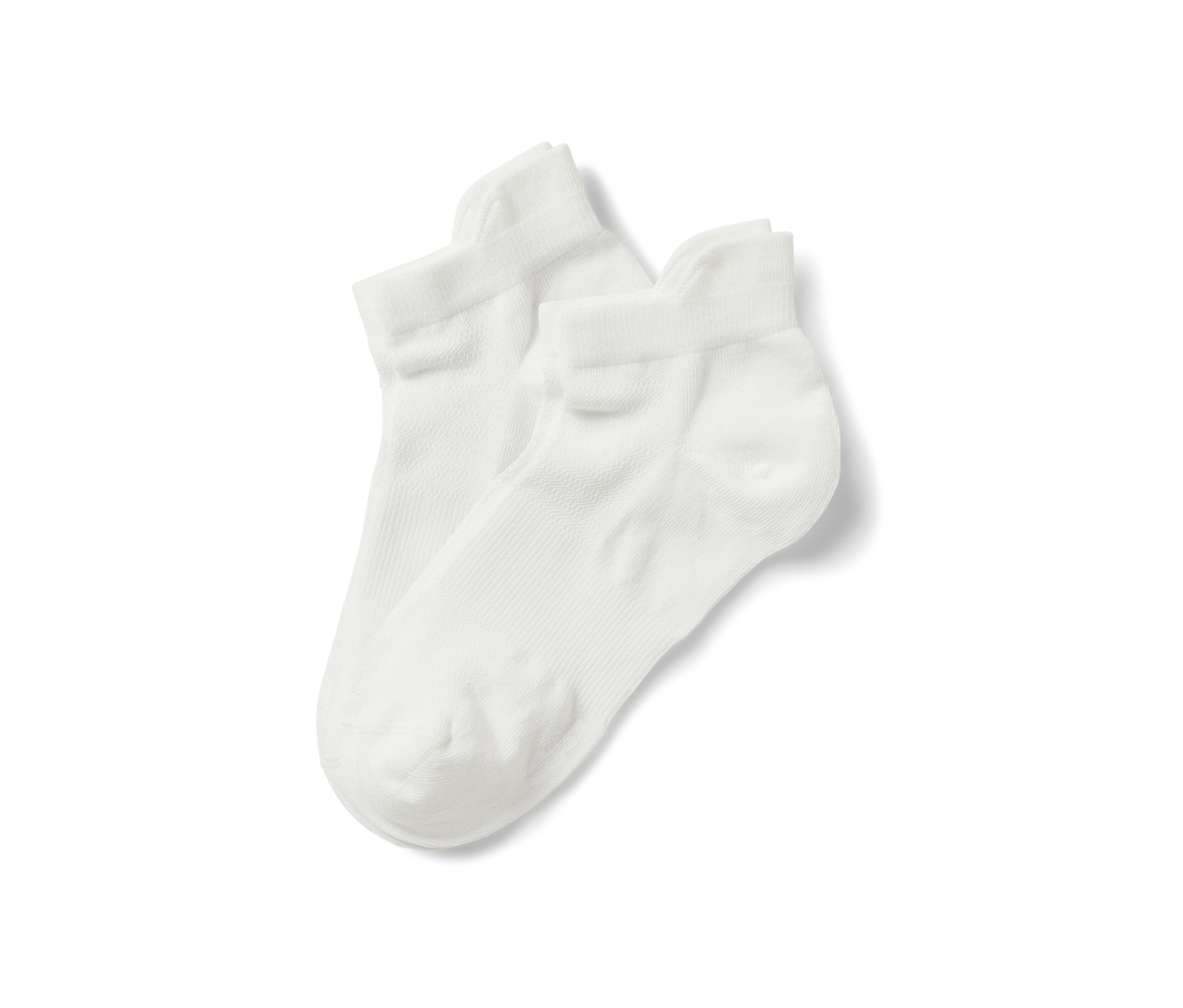 Zwei Paar weiße Sneaker-Sportsocken liegen übereinander.