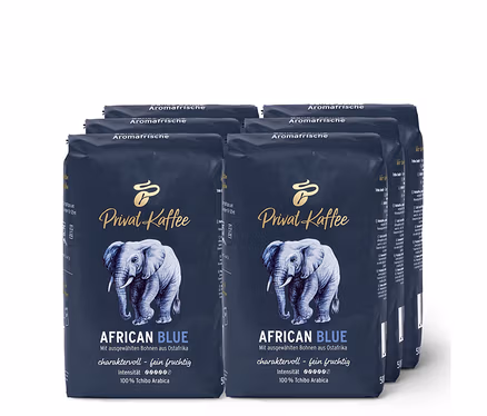 Sechs Packungen Privat Kaffee African Blue - 6x 500 g Ganze Bohne. Auf der Verpackung ist ein Elefant abgebildet.