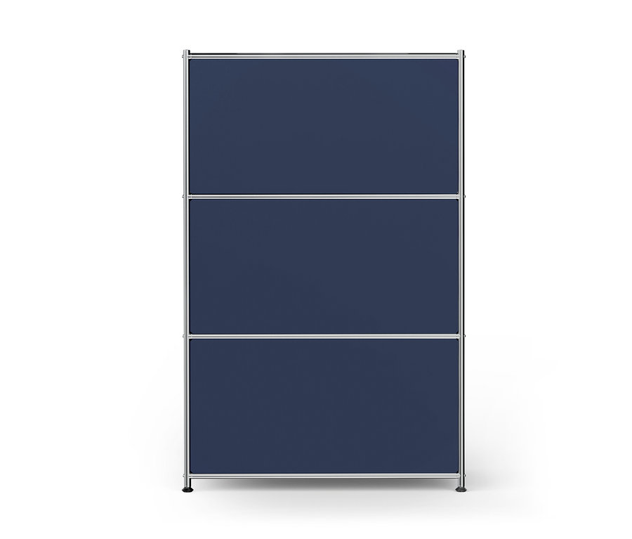 Modulares Regal mit drei dunkelblauen Fächern und einem silbernen Metallrahmen auf weißem Hintergrund.