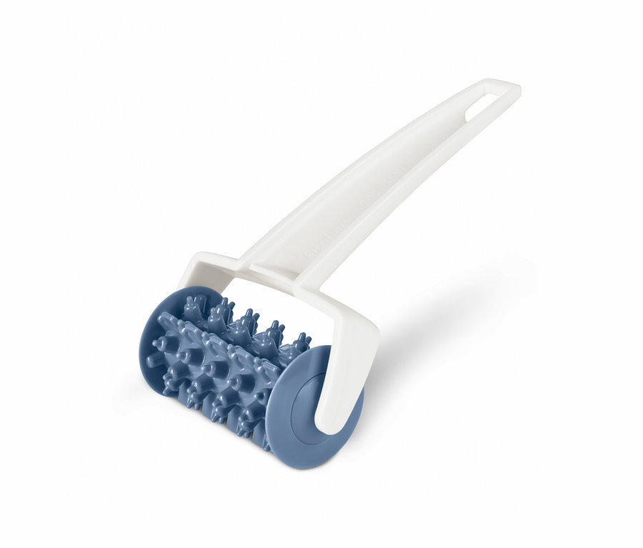 Knäckebrot-Teigroller mit blauem, stacheligem Zylinder und weißem Griff.