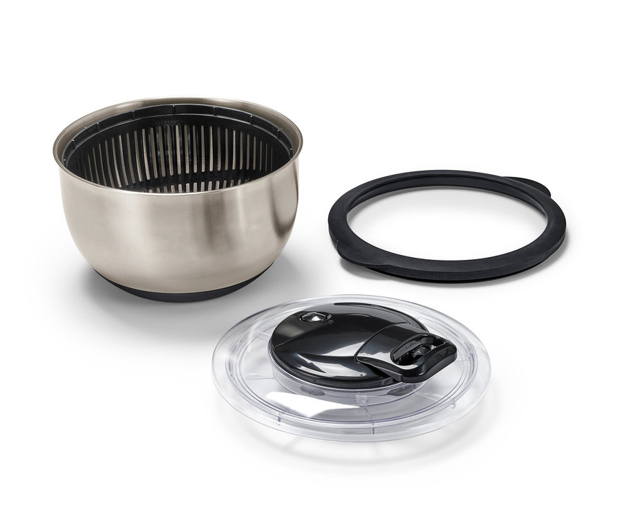 Eine Edelstahl-Salatschleuder mit Deckel in Einzelteilen.