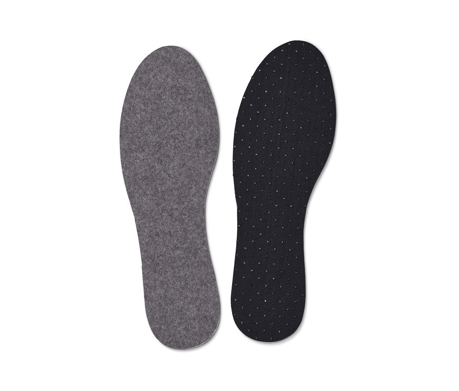 Ein Paar Thermo-Einlegesohlen, eine grau, eine schwarz.