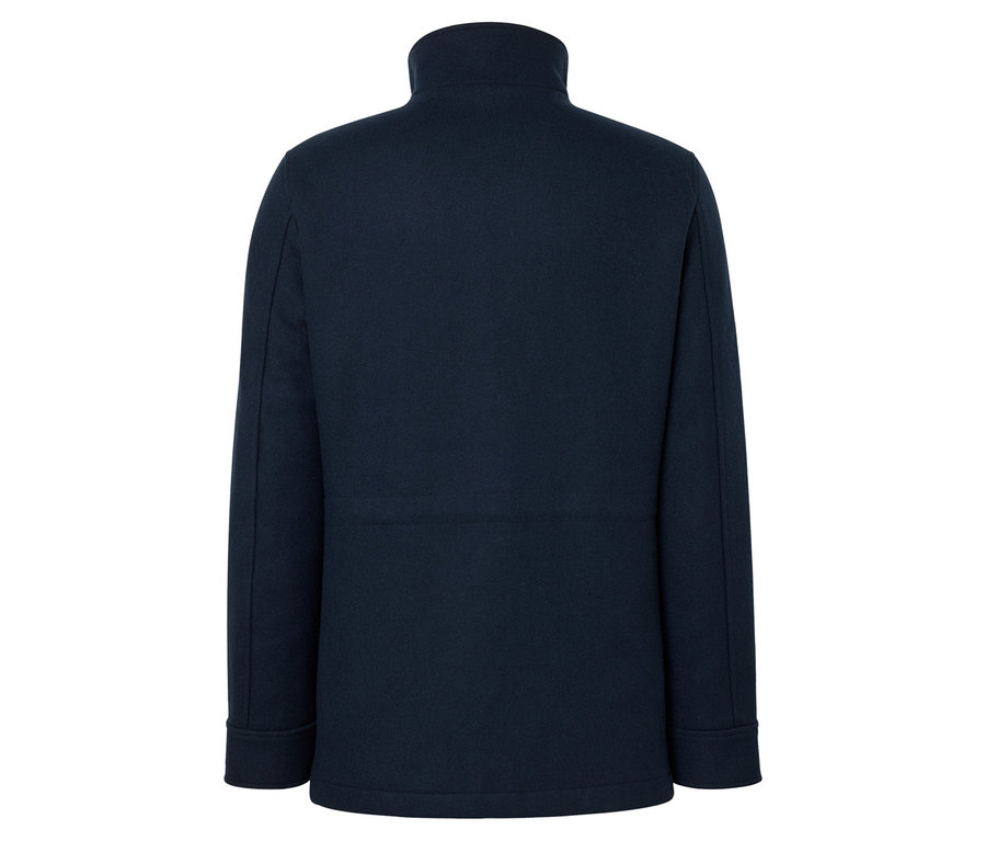 Rückansicht eines dunkelblauen Mantels mit Stehkragen.