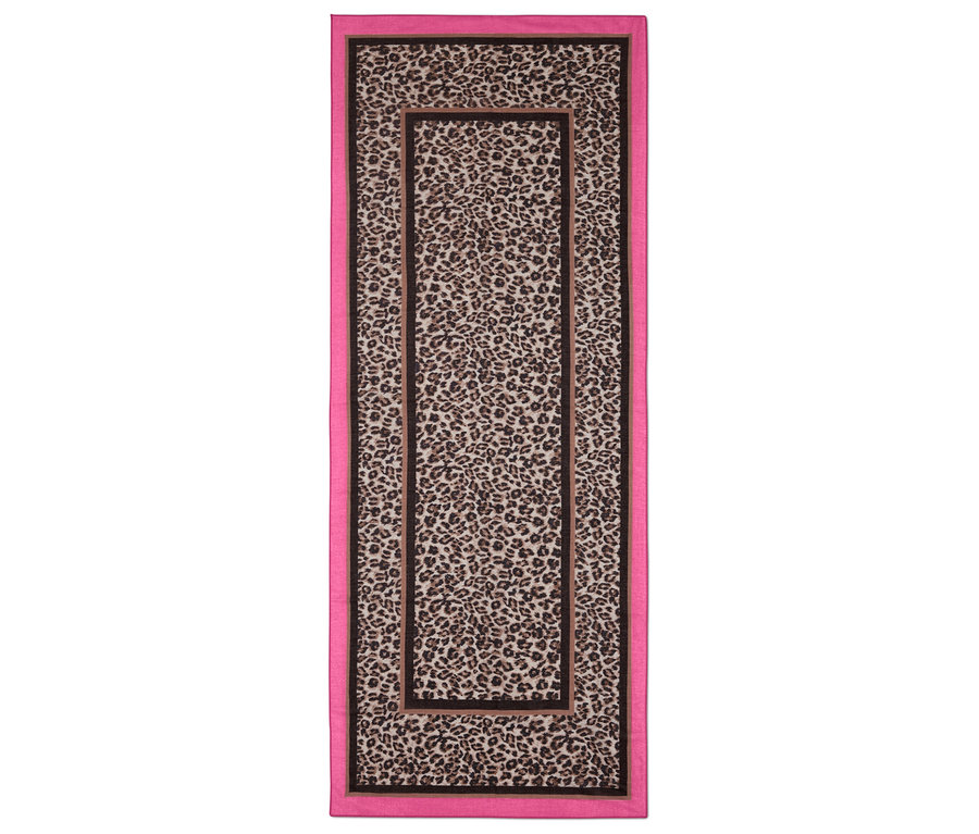 Rechteckiger Teppich mit Leopardenmuster und pinkfarbenem Rand.