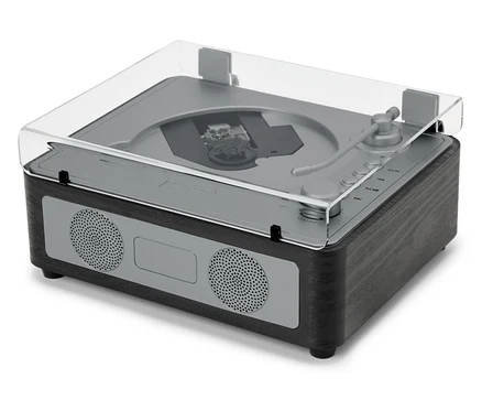 Ein CD/Bluetooth®-Lautsprecher mit transparentem Deckel steht auf einer weißen Oberfläche.