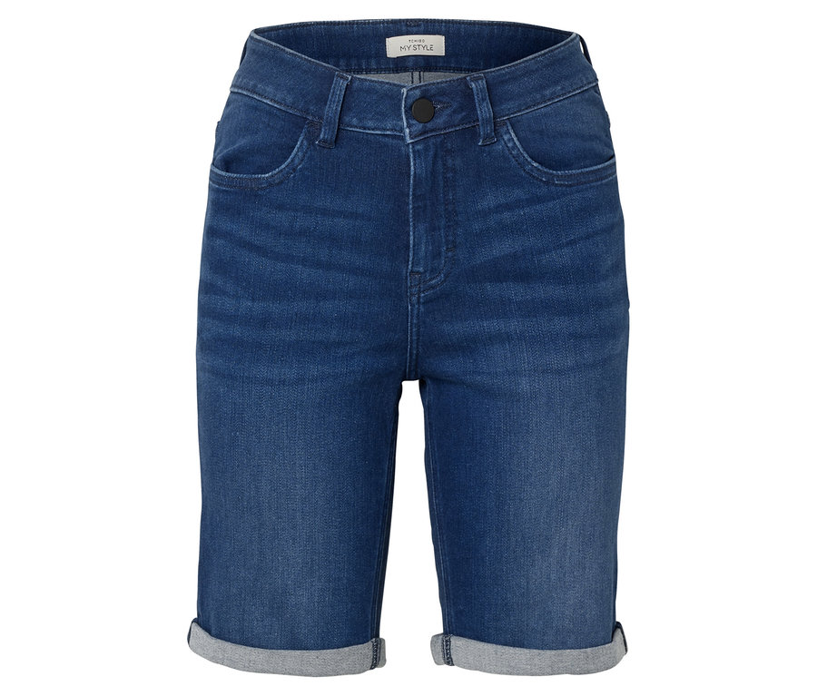 Nahaufnahme von blauen Jeansshorts.