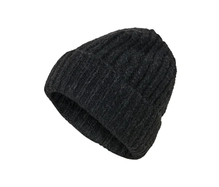 Nahaufnahme einer anthrazitfarbenen Strickmütze mit Wolle.