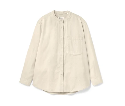 Beige, langärmlige Leinenbluse mit Knopfleiste.