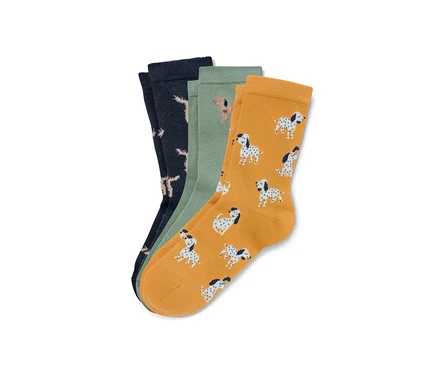 Drei Paar 3D-Kinder-Socken mit Flausch-Garn in Dunkelblau, Grün und Gelb mit Aufdruck.