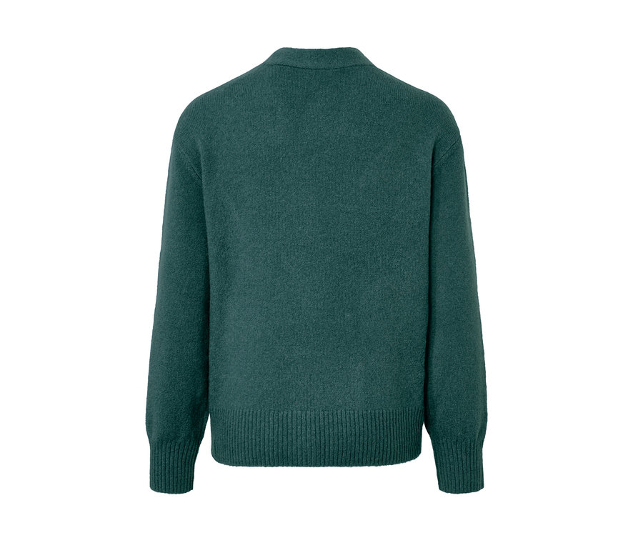 Dunkelgrüne Strickjacke mit Wolle von hinten.