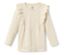 Ein Kinder-Langarmshirt in Creme mit Rüschen an den Schultern.