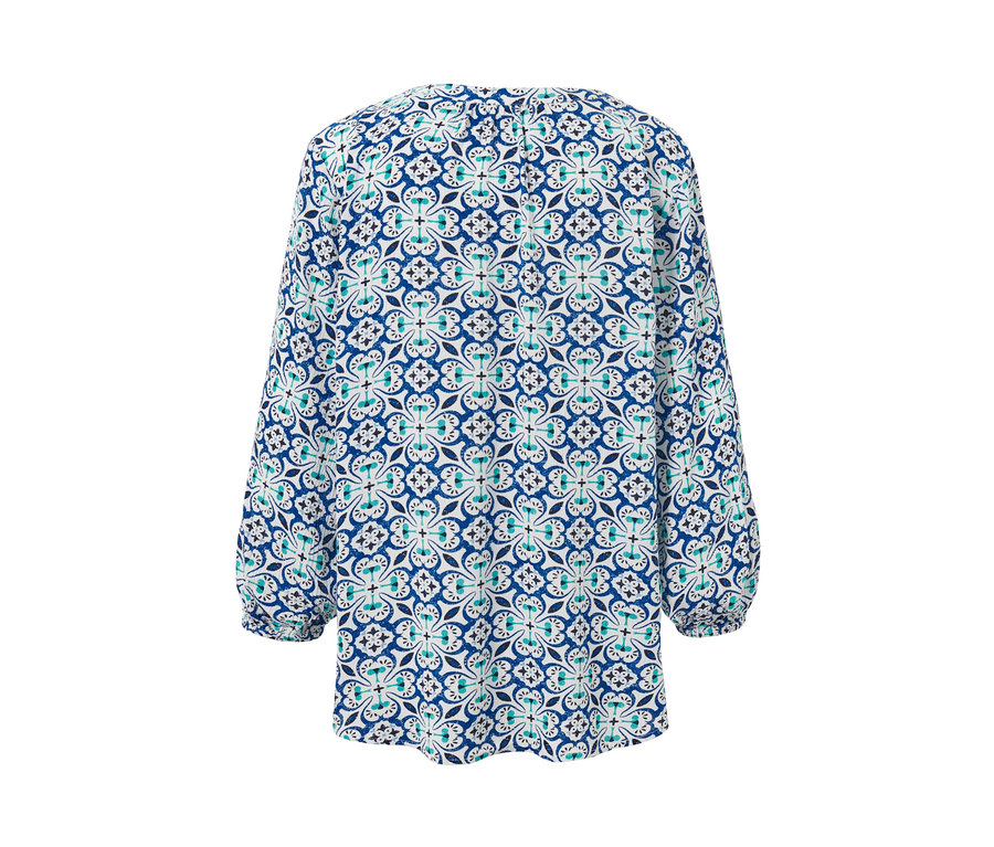 Rückansicht einer Tunika-Bluse mit Alloverprint.
