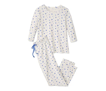 Pyjama mit Herzen.