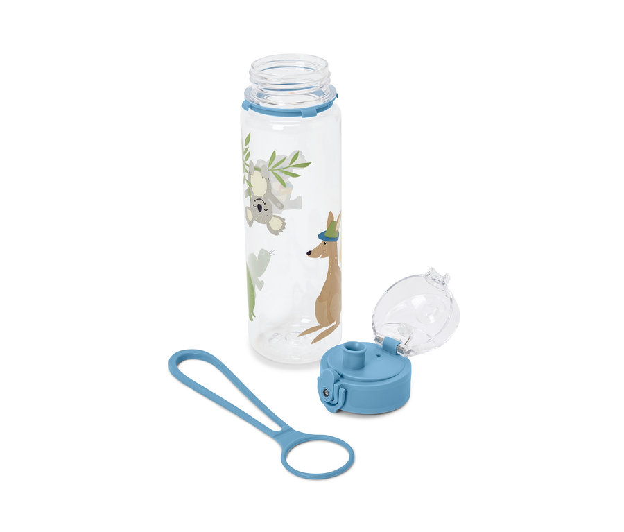 Eine durchsichtige Trinkflasche mit Tierbildern, der Deckel und eine Schlaufe liegen neben der Flasche.
