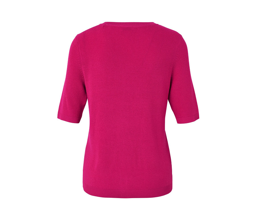 Detailansicht eines pinken Feinstrick-Cardigans mit Leinen.
