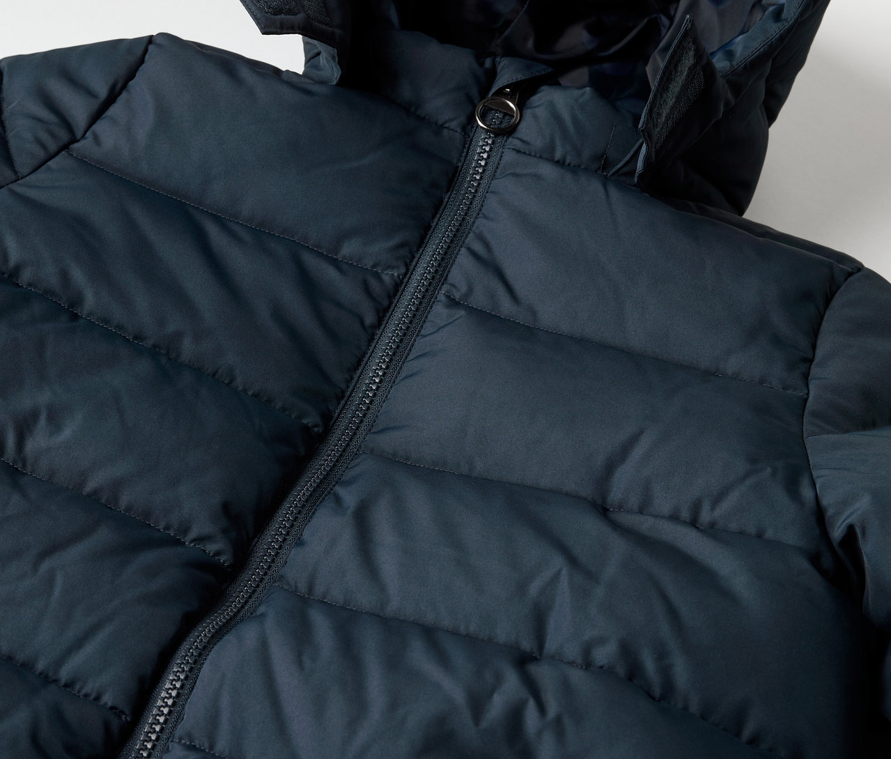 Detailansicht eines Kinder-Thermomantels.