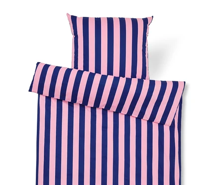 Bettwäsche-Set mit blau-rosa Streifen, bestehend aus Kissenbezug und Bettbezug.