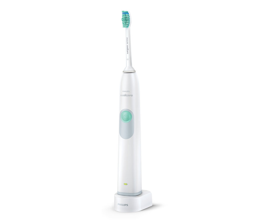 Weiße elektrische Schallzahnbürste Philips HX6221/21 »DailyClean 3100« auf Ladestation.